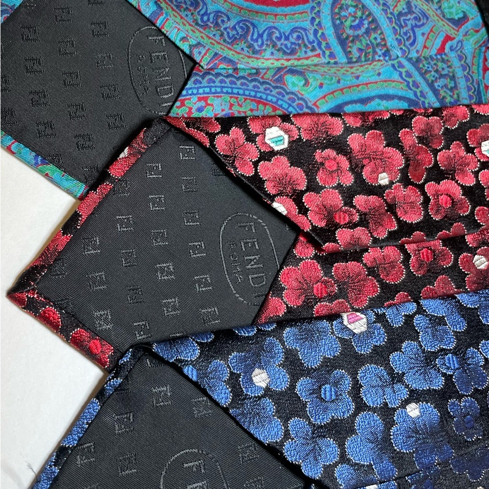 Vintage FENDI Silk Neckties Ties Lot Of 4 Blue Paisley Red Gray Black - Picture 3 of 7